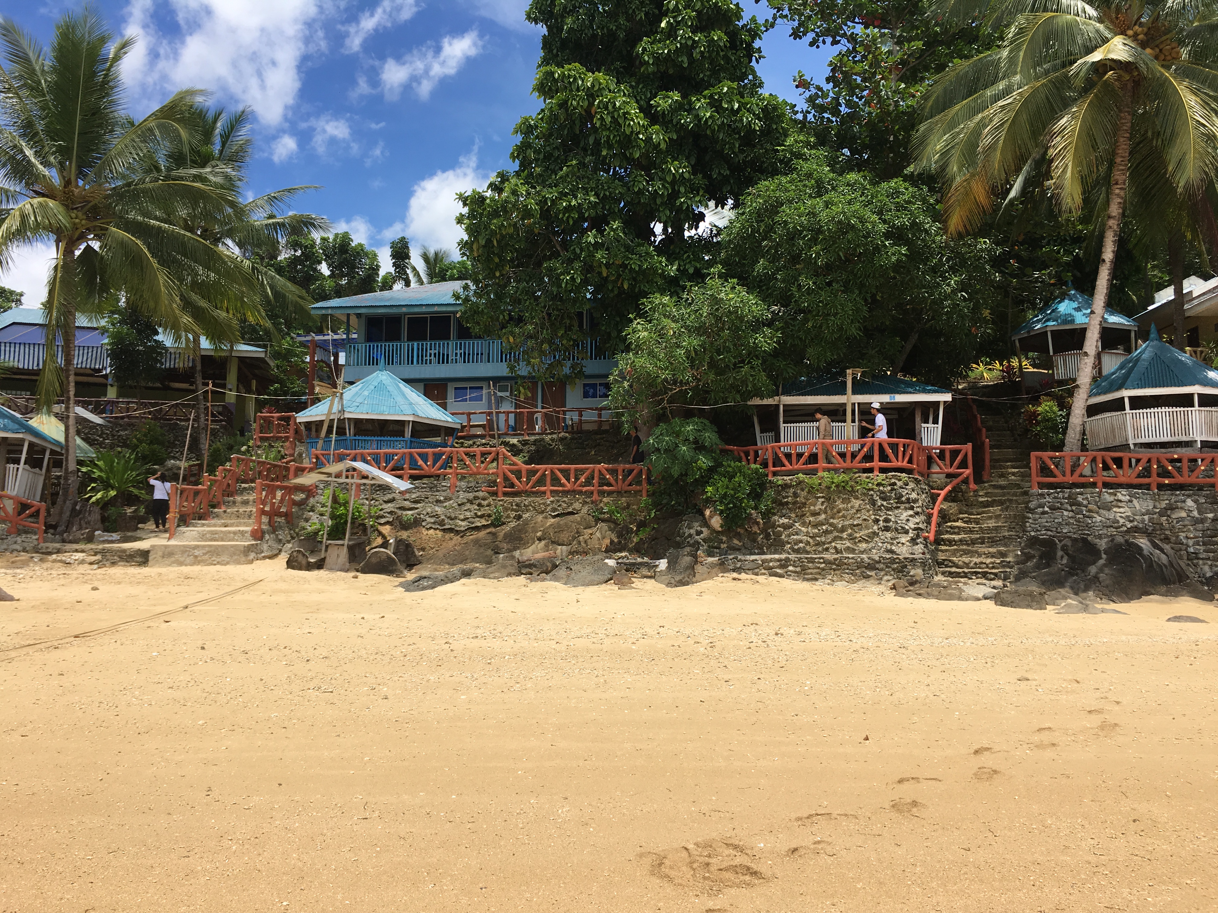 <b class="font-bara"><i class="bi bi-geo-fill h4"></i> BLUE WATER RESORT</b> <br/>
